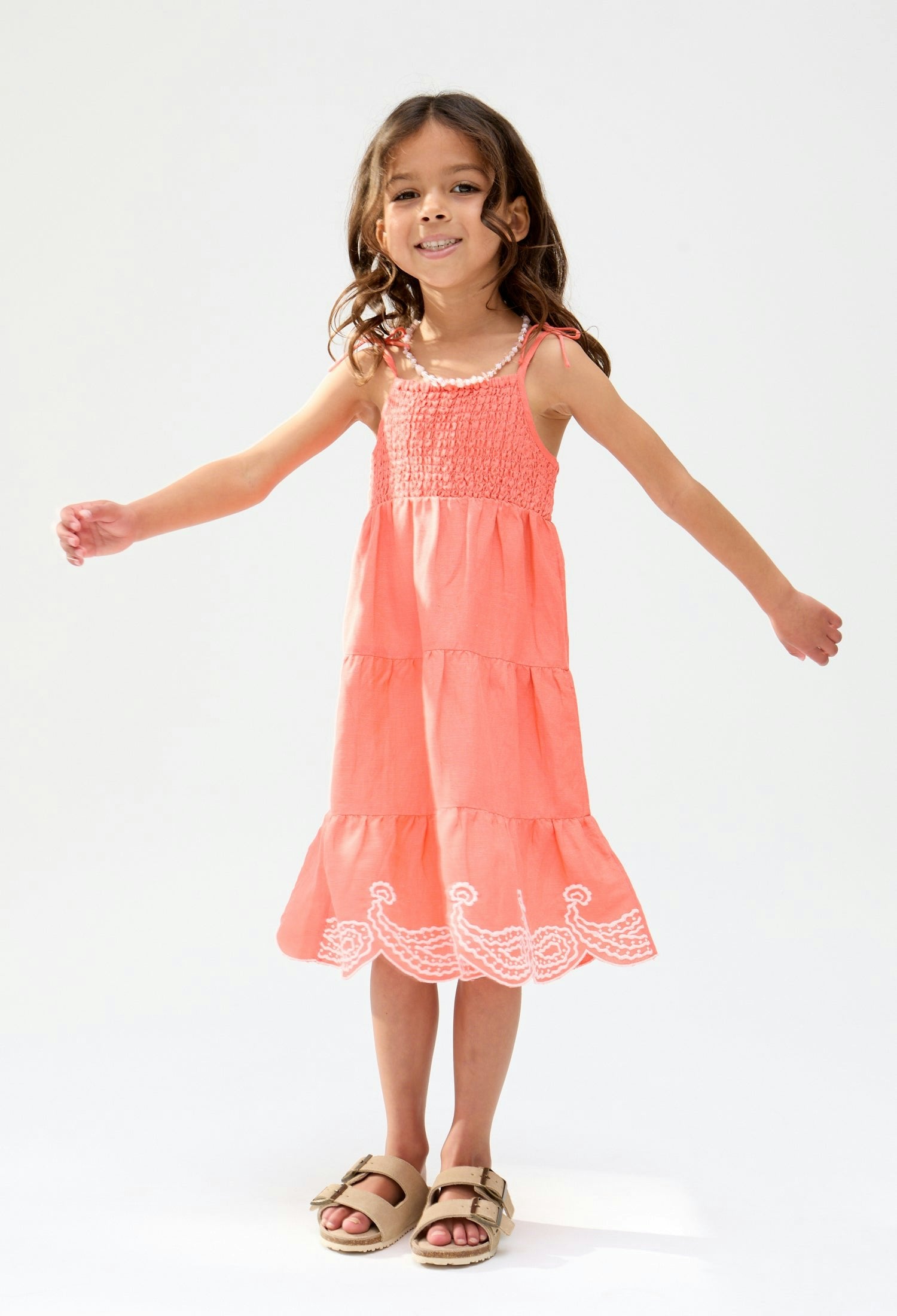 Robe Enfant Emma à Corsage Froncé et Broderie Festonnée – Orange